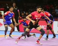 Bharat of Bengaluru Bulls in action against Haryana Steelers in PKL 10 (Image via PKL)